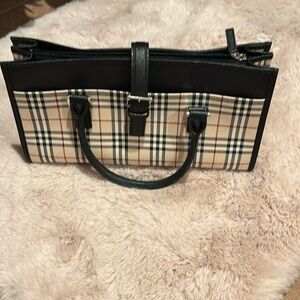 Burberry purse never used